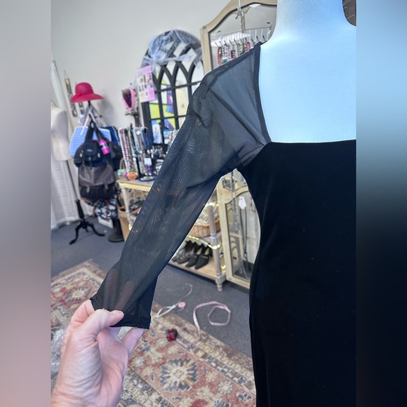 Hugo Buscati Elegant Black velvet gown EXCELLENT CONDITION!A bit stretchy Sz Med - Picture 3 of 10